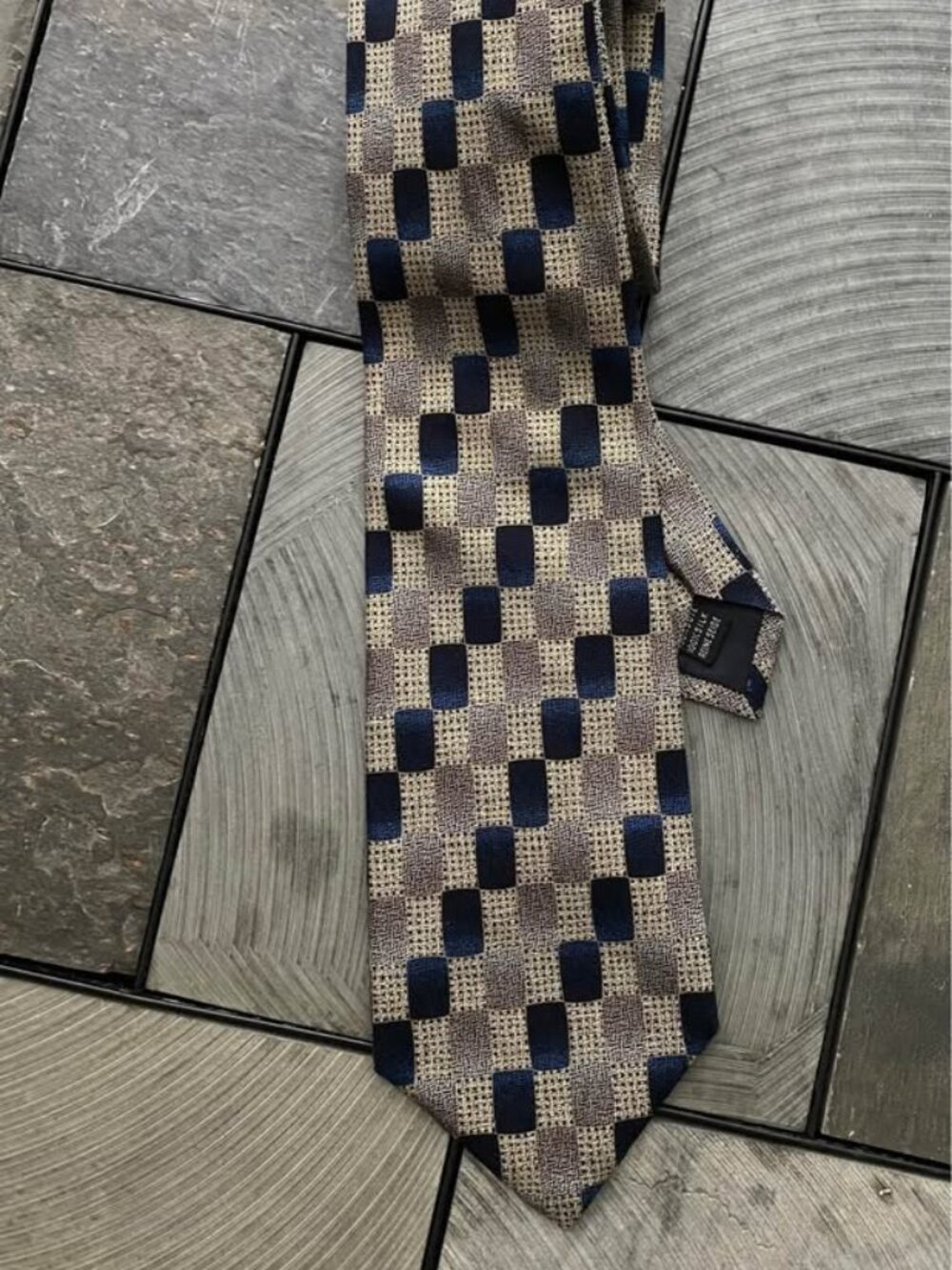 Vintage Via Manzoni 100% Silk Necktie Art Deco Geometric Beige Navy 61x4